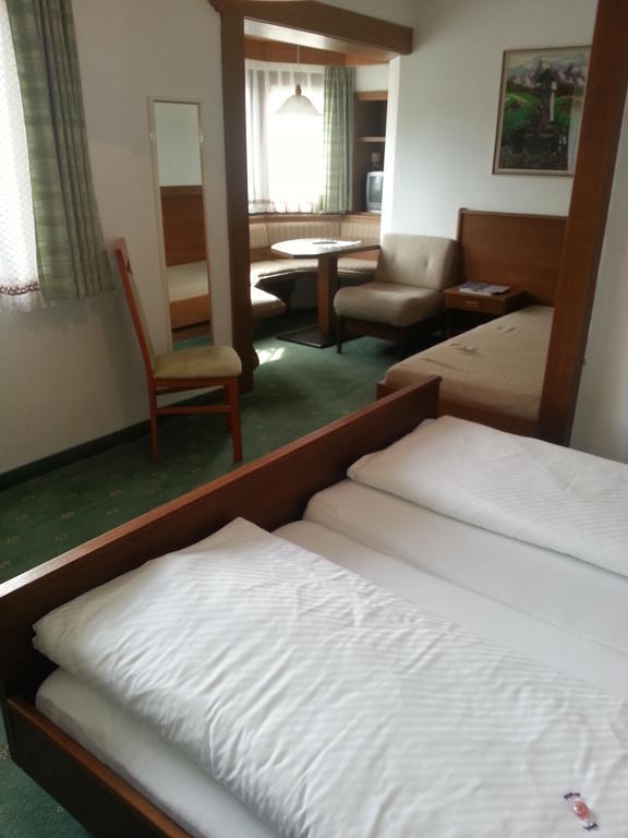 Hotel Garni Dietrich Seefeld in Tirol Buitenkant foto