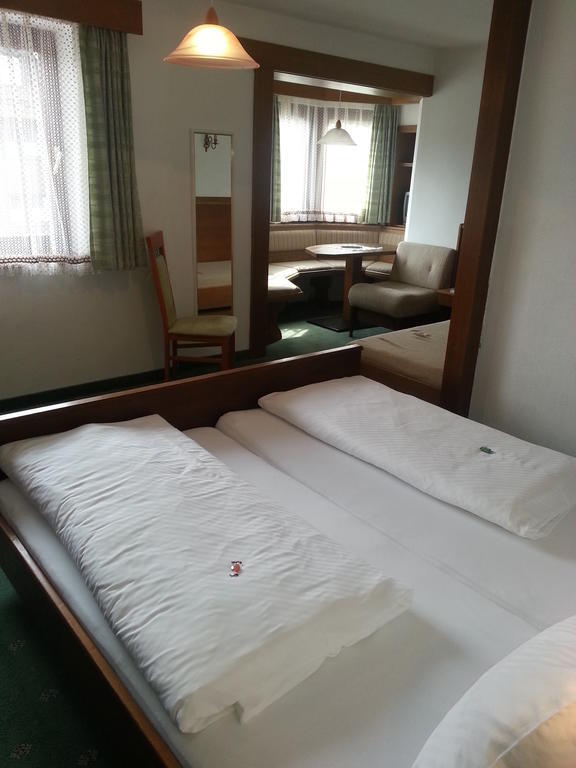Hotel Garni Dietrich Seefeld in Tirol Buitenkant foto